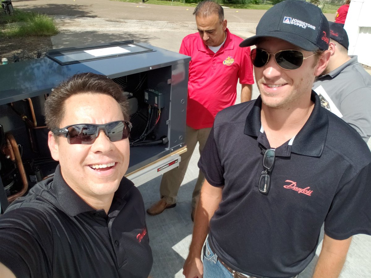 Gluna_2023's tweet image. The #Danfosstundratour just hit @JohnstoneSouTX Victoria Branch, come and get the latest #DanfossHVACR products.
Awesome store and awesome service.
#easy4thecontractor
#RefrigerantWeek 
#HVACR