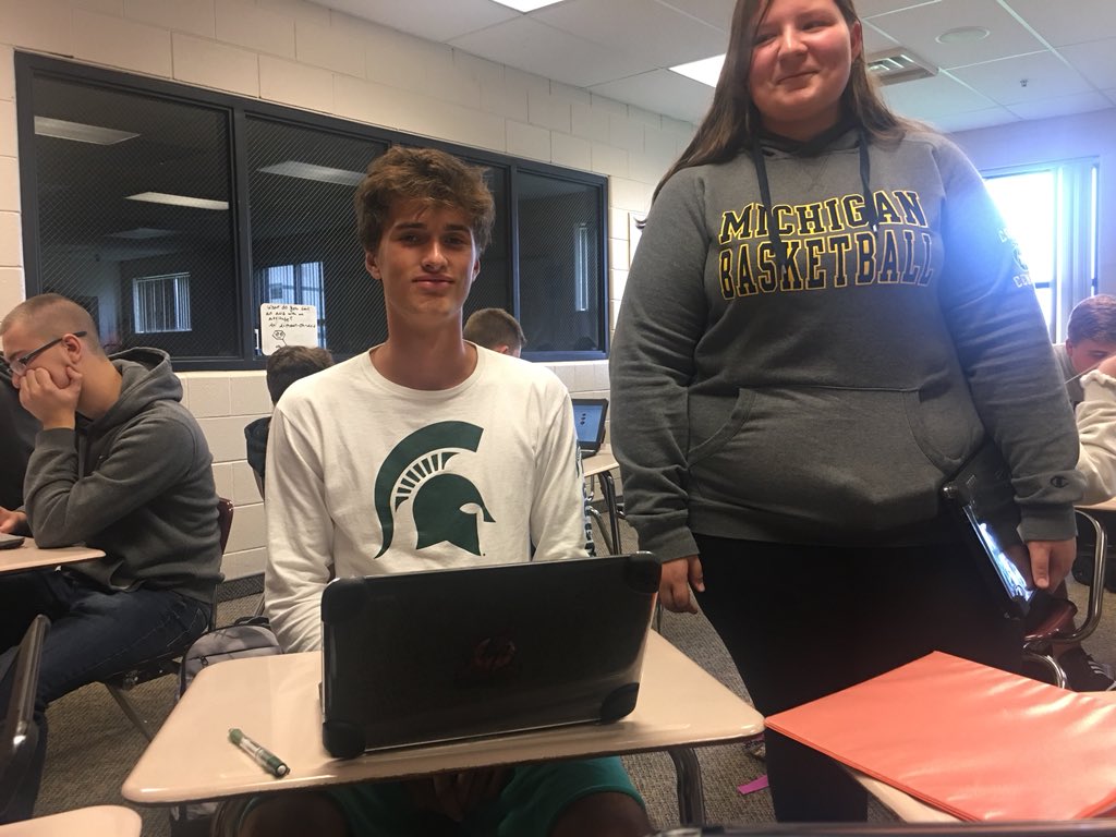 hannah92257027's tweet photo. College rivals @milanclassof19 https://t.co/7EXOdywFam