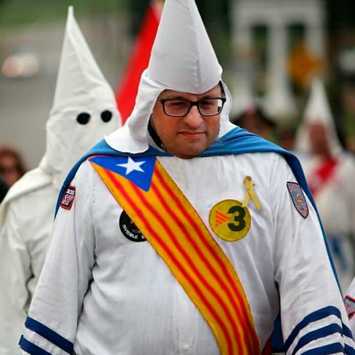 montllo's tweet photo. @Maci_zorra @MarataTabarnesa Estan distraidos haciendo frikadas
#1OctFakeRepublic 
#1OctFakeReferendum 

#Lasilenciosacat https://t.co/ouABHPkbWI