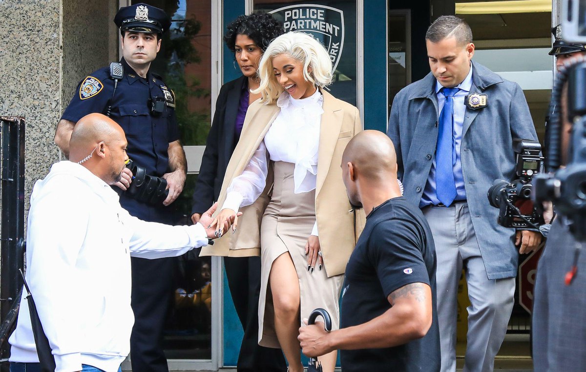 Cardi B arrested and charged after turning herself in over alleged strip club fight fal.cn/VnqQ (via <a href="/NME/">NME</a>)