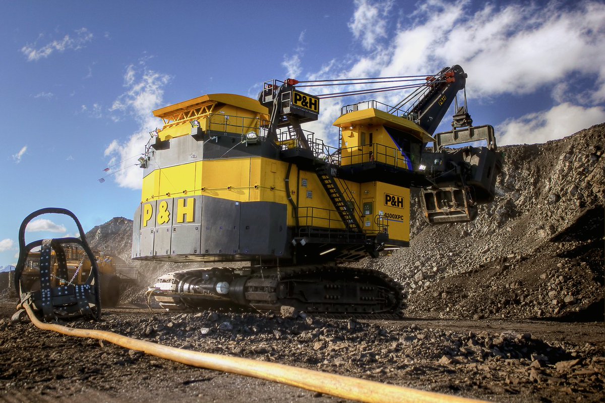 KomatsuMining's tweet photo. This month is National Manufacturing Month and we’d like to thank
everyone who works in the industry for their important contributions. An extra special thank you to the manufacturing professionals who help our company move >FORWARD. #Manufacturing #manufacturingpro #forward https://t.co/unOc3VZB3x