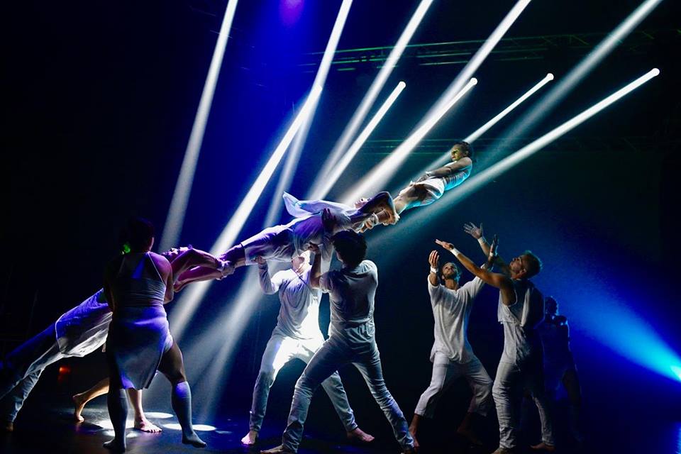 audiovisualcity's tweet photo. #AVCSignal18 #AVArtist #Hyperbinary
https://t.co/ayGDXdV77s
#Hyperbinary studio is an experimental studio that drives the need to create full-fledged audio-visual experiences, digital stories, and interactive media engagement. #installation #light #performance https://t.co/R5YKWFWhmV