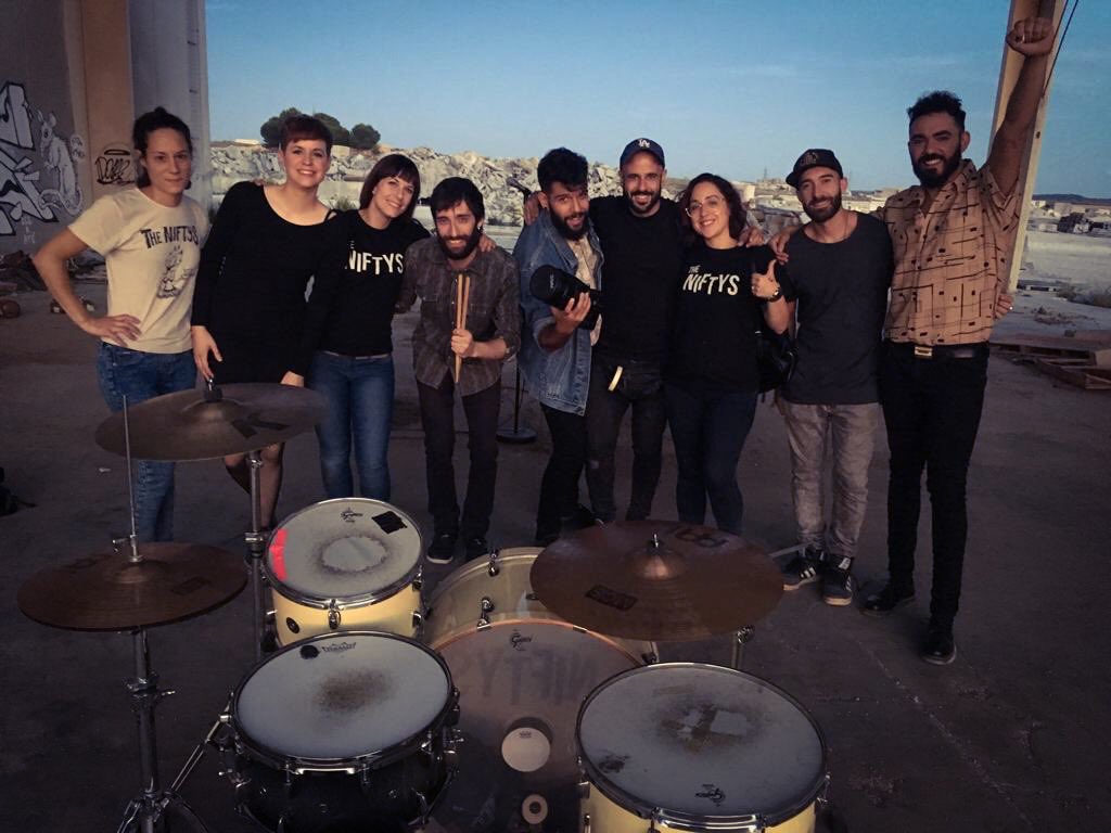 #Exhaustos del rodaje de ayer. 
#Impresionados con la implicación y buen hacer del equipo. 
#Contentísimos con nuestros colaboradores. 

Sin vosotr@os no podríamos llevar a cabo todas nuestras locuras. 

🖤🔥¡¡Gracias!!🔥🖤

#videoclip #newalbum #equipazo