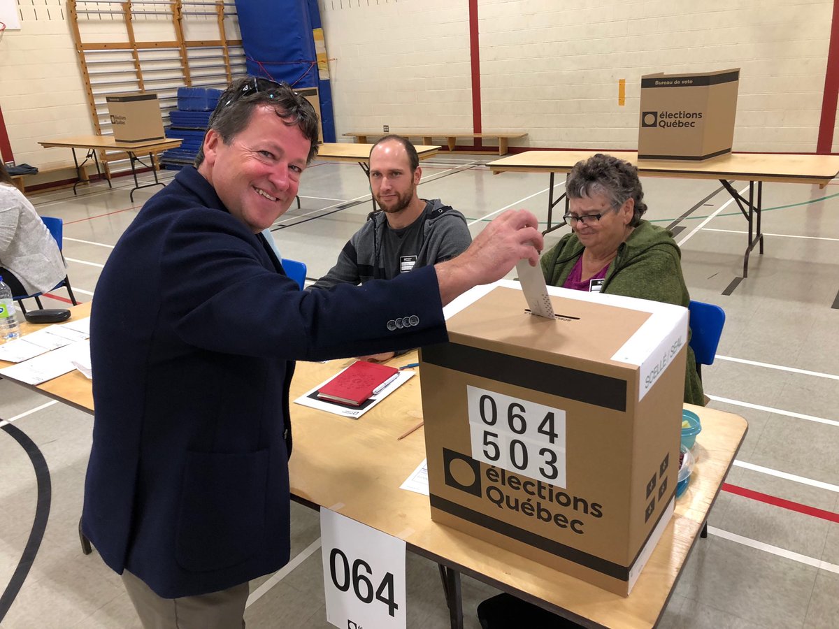 Pierre_Marceau's tweet photo. Donald Martel vote à Saint Celestin #rcma #Elections2018 https://t.co/eh5MfgE0hW
