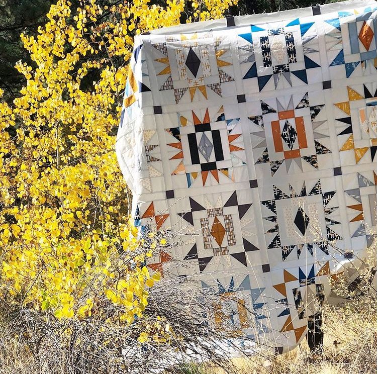ArtGalleryFab's tweet photo. ๐๐ we see that gorgeous quilt peepin!!
This Sienna Burst quilt top was quilted by Cache Fabrics using Bound fabrics by April Rhodes and Indian Summer by Sarah Watson!
Lovely pattern by Then Came June
#AGFMakerMonday #quilting #boundfabrics #indiansummerfabrics https://t.co/kOjTl5Uf0t