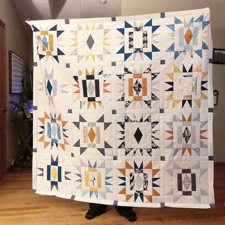 ArtGalleryFab's tweet photo. ๐๐ we see that gorgeous quilt peepin!!
This Sienna Burst quilt top was quilted by Cache Fabrics using Bound fabrics by April Rhodes and Indian Summer by Sarah Watson!
Lovely pattern by Then Came June
#AGFMakerMonday #quilting #boundfabrics #indiansummerfabrics https://t.co/kOjTl5Uf0t