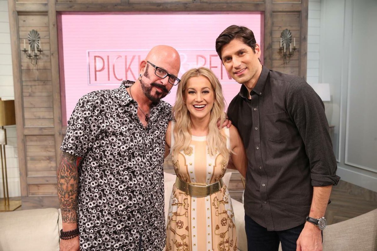 JacksonGalaxy's tweet photo. I had the pleasure of hanging out with @PicklerandBen on my last trip to Nashville! Check out my episode- airing today- I can’t wait for you guys to see it: https://t.co/DdP8SksofH #picklerandben https://t.co/k0zeExSUaL