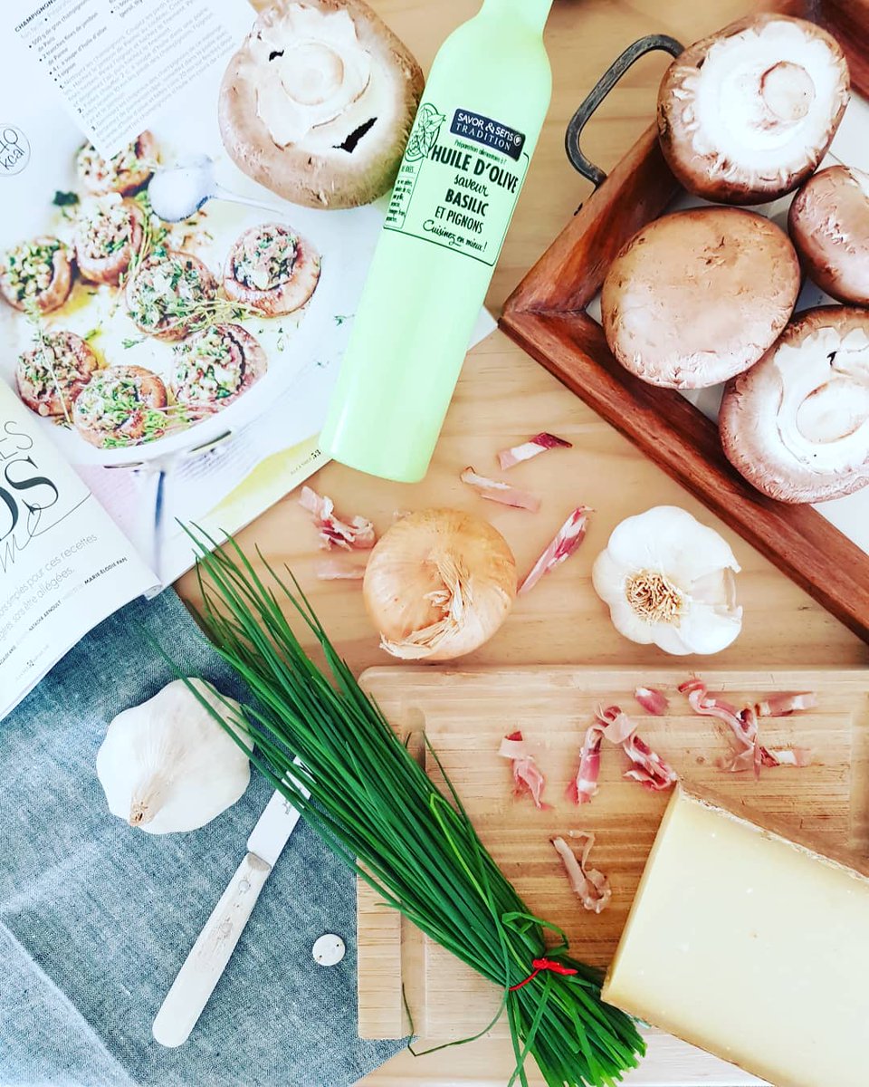 Octobre : le mois des feuilles mortes 🍂, des soupes 🍵 et des #champignons 🍄
[Champignons farcis au jambon de Parme et comté]
#october #Mushroom #inmykitchen