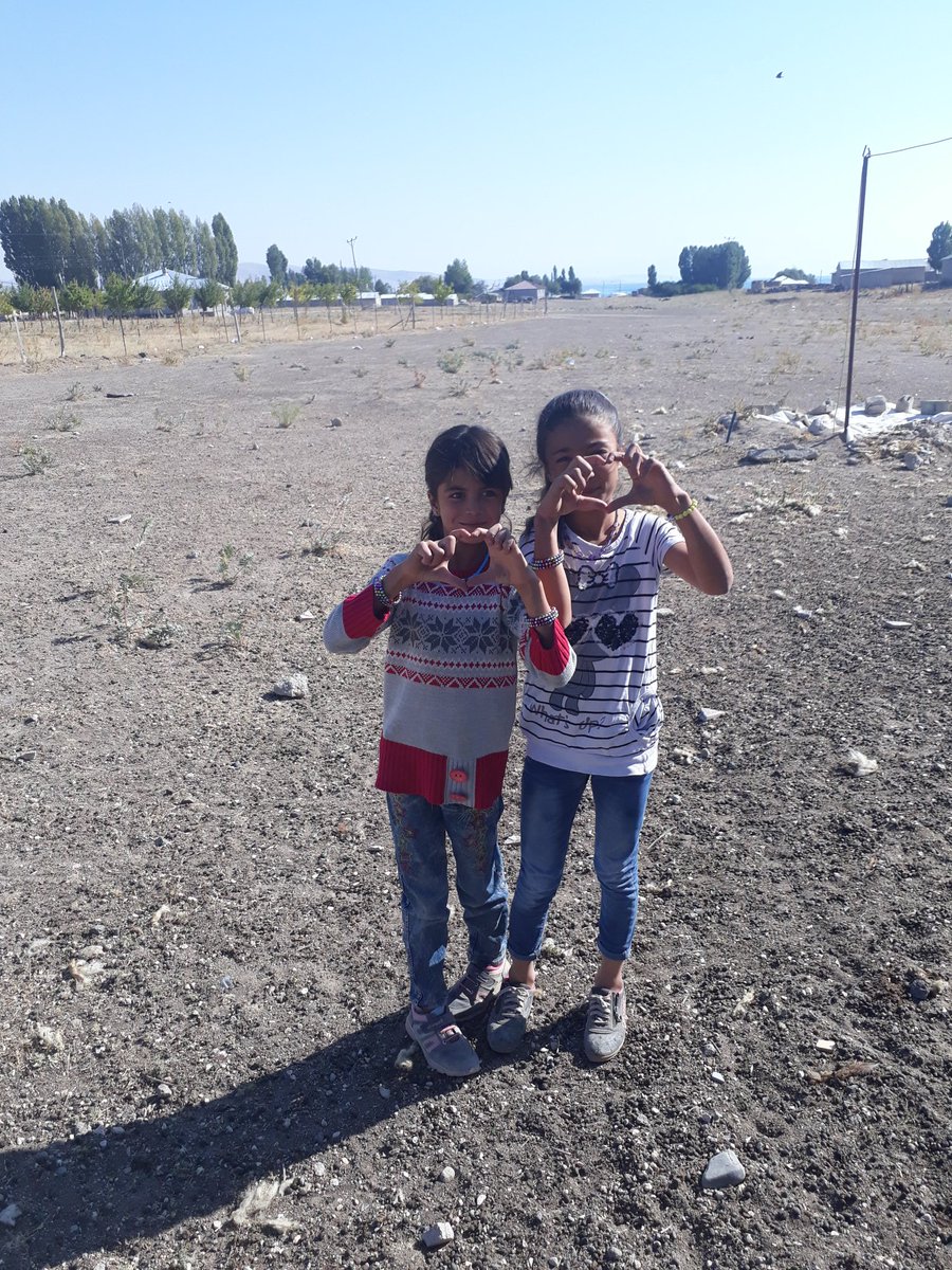 #AçıkÇokÖğrtAtamasıAz
Madde 42-Kimse, eğitim ve öğrenim hakkından yoksun bırakılamaz.Öğrenim hakkının kapsamı kanunla tesbit edilir ve düzenlenir. Atama bekleyen  öğretmenler ve öğretmenlerini bekleyen öğrenciler var Sayın  <a href="/ziyaselcuk/">Ziya Selçuk</a> <a href="/tcmeb/">Millî Eğitim Bakanlığı</a>  <a href="/alpaslandrms/">Alpaslan Durmuş</a> @hmzaydg @TalipGeylan