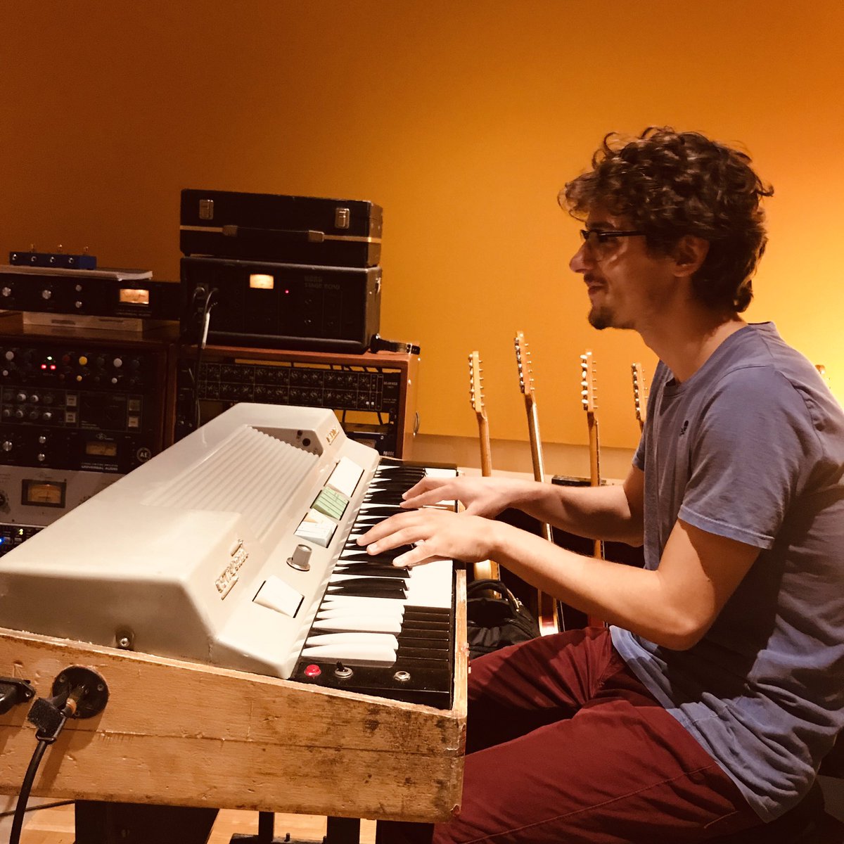 MiquiPuig's tweet photo. Dr. Jan Bosch from @thefreefallband playing Farfisa & Korg Stage Echo in Timmy Thomas way. #cancionesdeamorbarroymotores #miquipuignuevodisco #thefreefallband #neosoul #prayersongs #torchsongs @bucbonera @LavNorthBcn @buenritmo https://t.co/7505z30SRZ