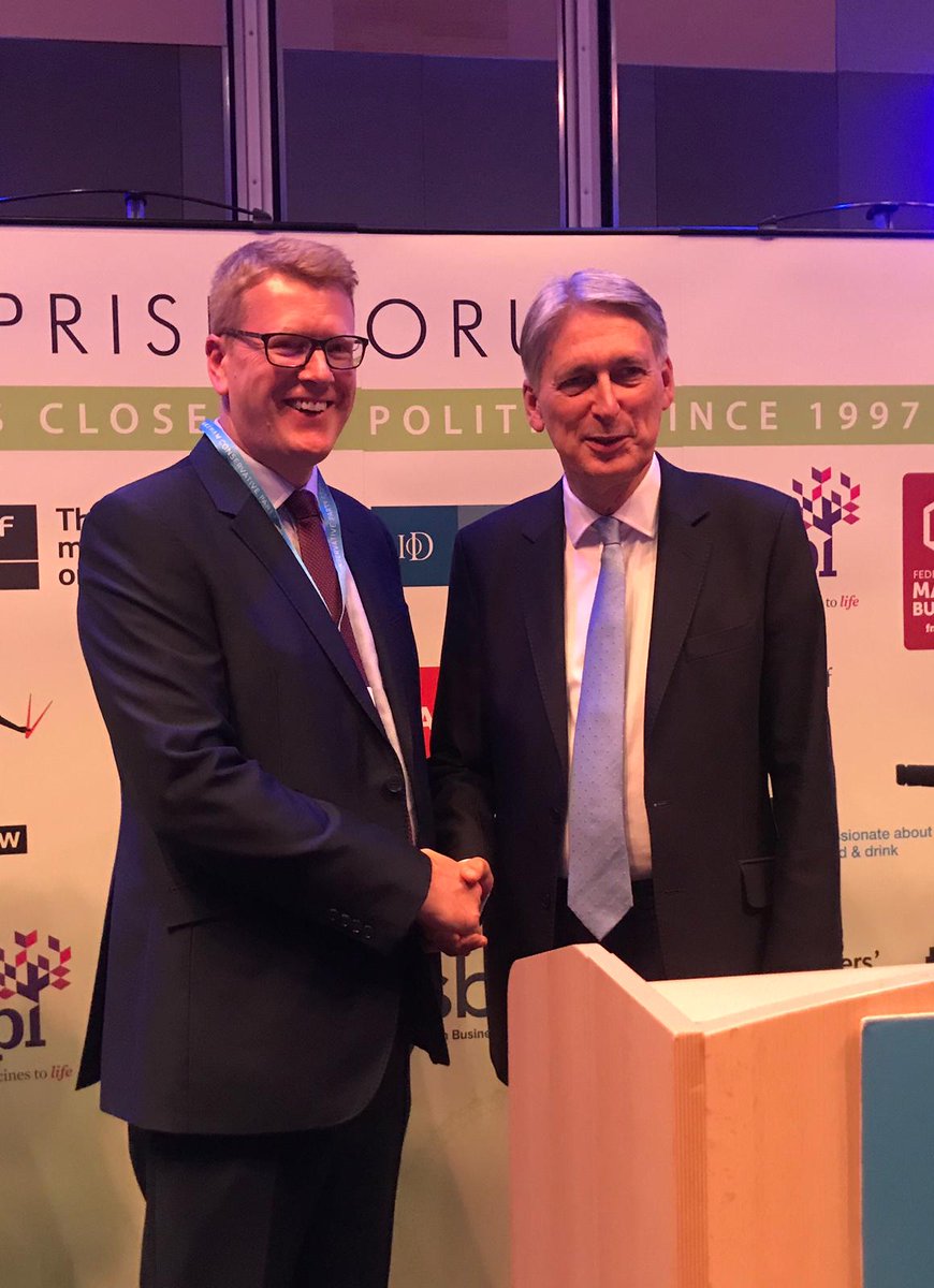 StephenFMartin's tweet image. Great to meet @PhilipHammondUK at conference today, and to welcome reform to the apprenticeship levy - an important issue for @The_IoD members #CPC18