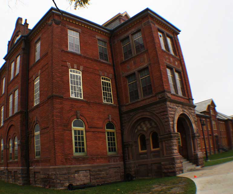 Something for everyone to check out this before this coming #Halloween ... If you have a late night elective <a href="/HumberMusic/">Humber Music</a> don't read this! 
ignitestudentlife.com/news/the-haunt…