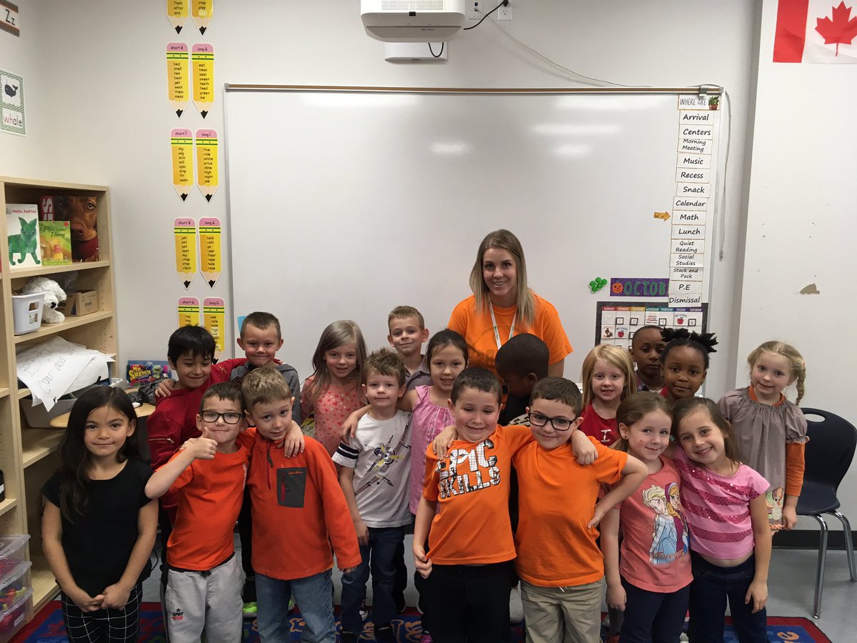 MrsPetersClass2's tweet photo. Celebrating #orangeshirtday in our classroom today! #rvsed #everychildmatters https://t.co/xHyAeUFQsC