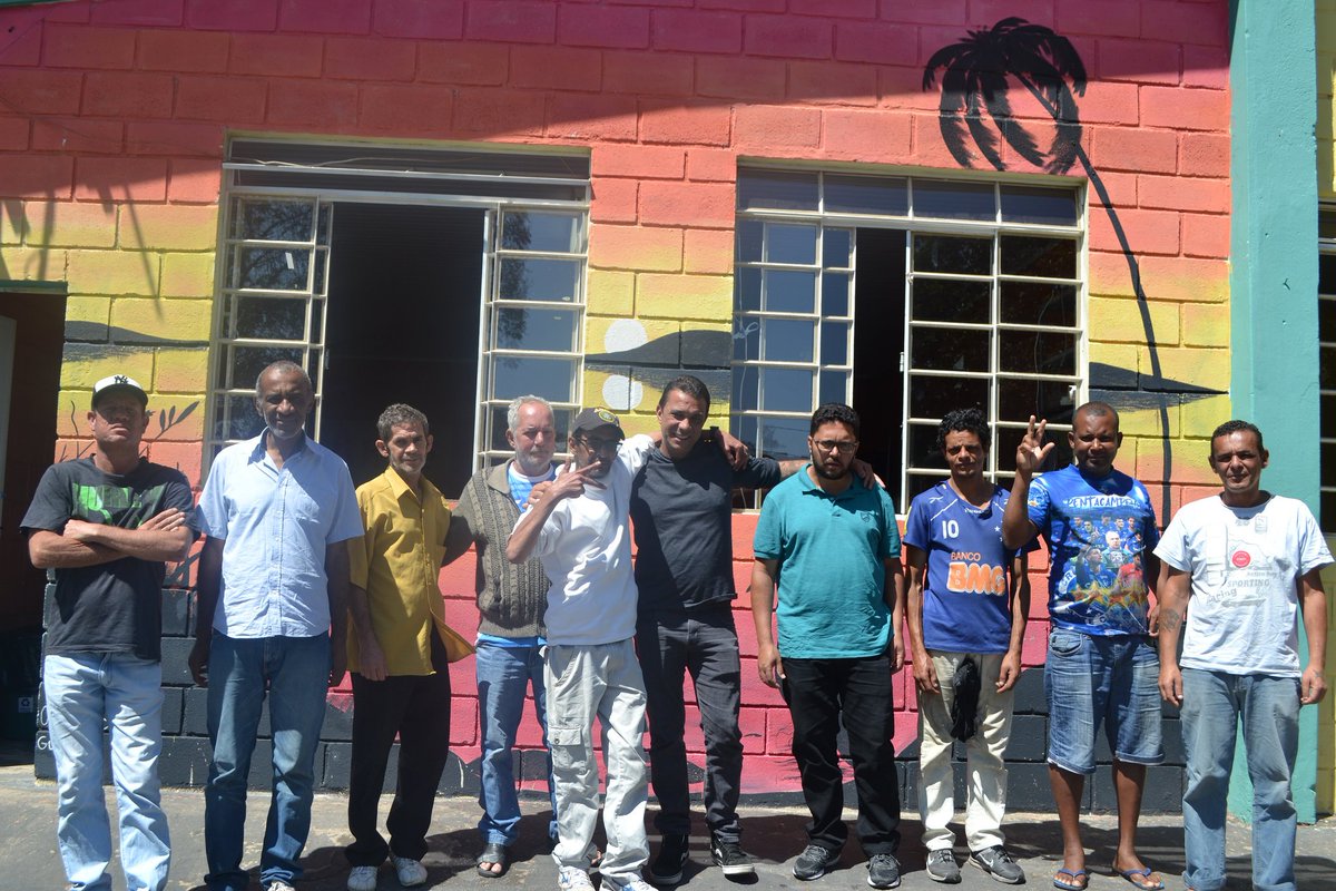 prefeiturabh's tweet photo. O Centro de Referência em Saúde Mental Álcool e Drogas promove a estabilização do quadro clínico, a reconstrução da vida pessoal, o suporte necessário aos familiares, o convívio e a reinserção social dos usuários. Veja como entrar em contato https://t.co/U5hdeRetVy https://t.co/qsySztyfEt