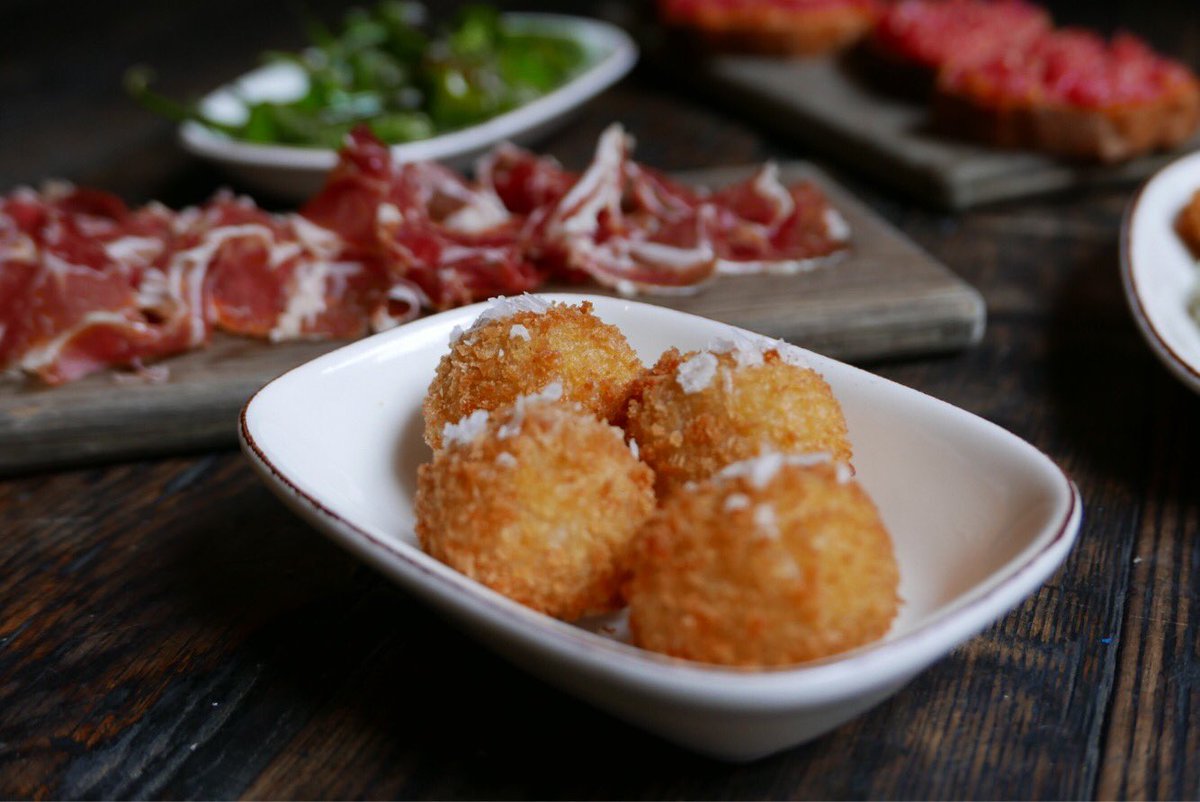 Just one bite...or maybe two...🤤 #socialwineandtapas #tapas #mondaytreats #marylebone #thesocialcompany