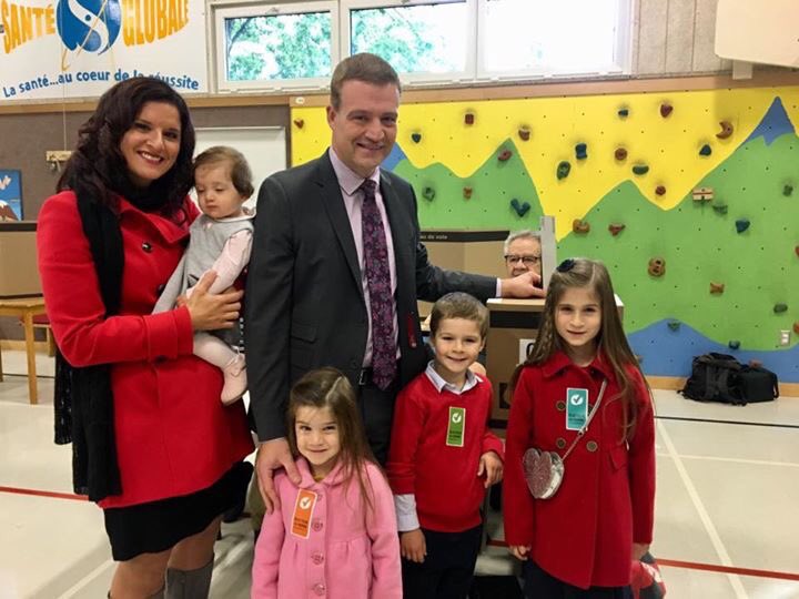 LucFortinSherby's tweet photo. Ça y est, c'est fait! ✔️
Je suis allé voter accompagné de ma petite famille ce matin.
Les enfants aussi ont eu la chance de voter à leur tour et ils ont bien aimé l'expérience. Chaque vote compte! Votre appui fera toute la différence! 🗳 #sherbyluc #quebec2018 #pol2018 https://t.co/ZFYy6Q2h02