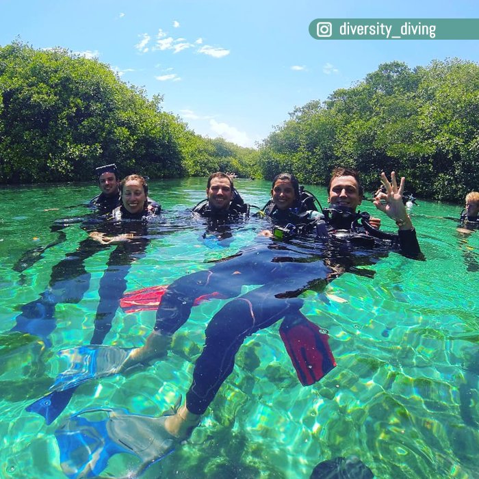 RivieraMaya's tweet photo. Disfrutar del  paraíso significa: bucear en los cenotes de la #RivieraMaya con tus amigos. #AmoLaRivieraMaya https://t.co/mq5Eyz4BgV