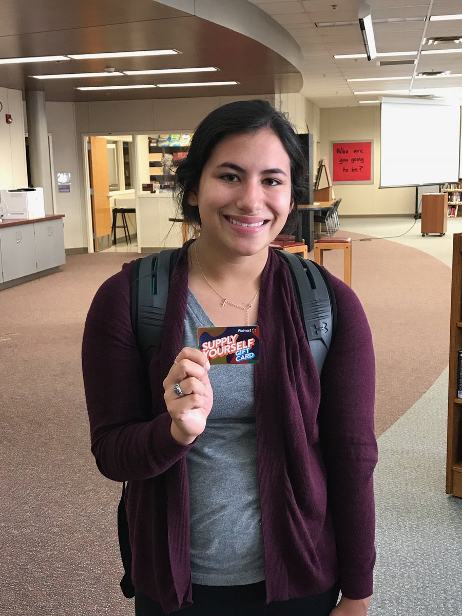 EHSLibrary2's tweet photo. @izzythegiraffe claimed her gift card - congrats again! Reading banned books pays off. You just never know what the library will do for you! #EmporiaProud https://t.co/7QGrvduS7y
