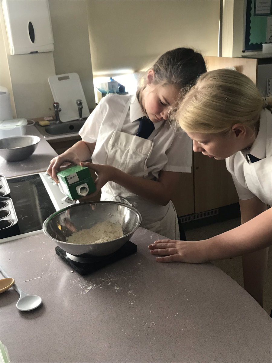 canscreatives's tweet photo. Yr8โs carrying on with their culinary trip around the world.. America! Blueberry muffins โค๏ธ #rubbinginmethod #workingonindependence #naturalsugar #proudofyou #proudteacher https://t.co/cKUrACjYFW