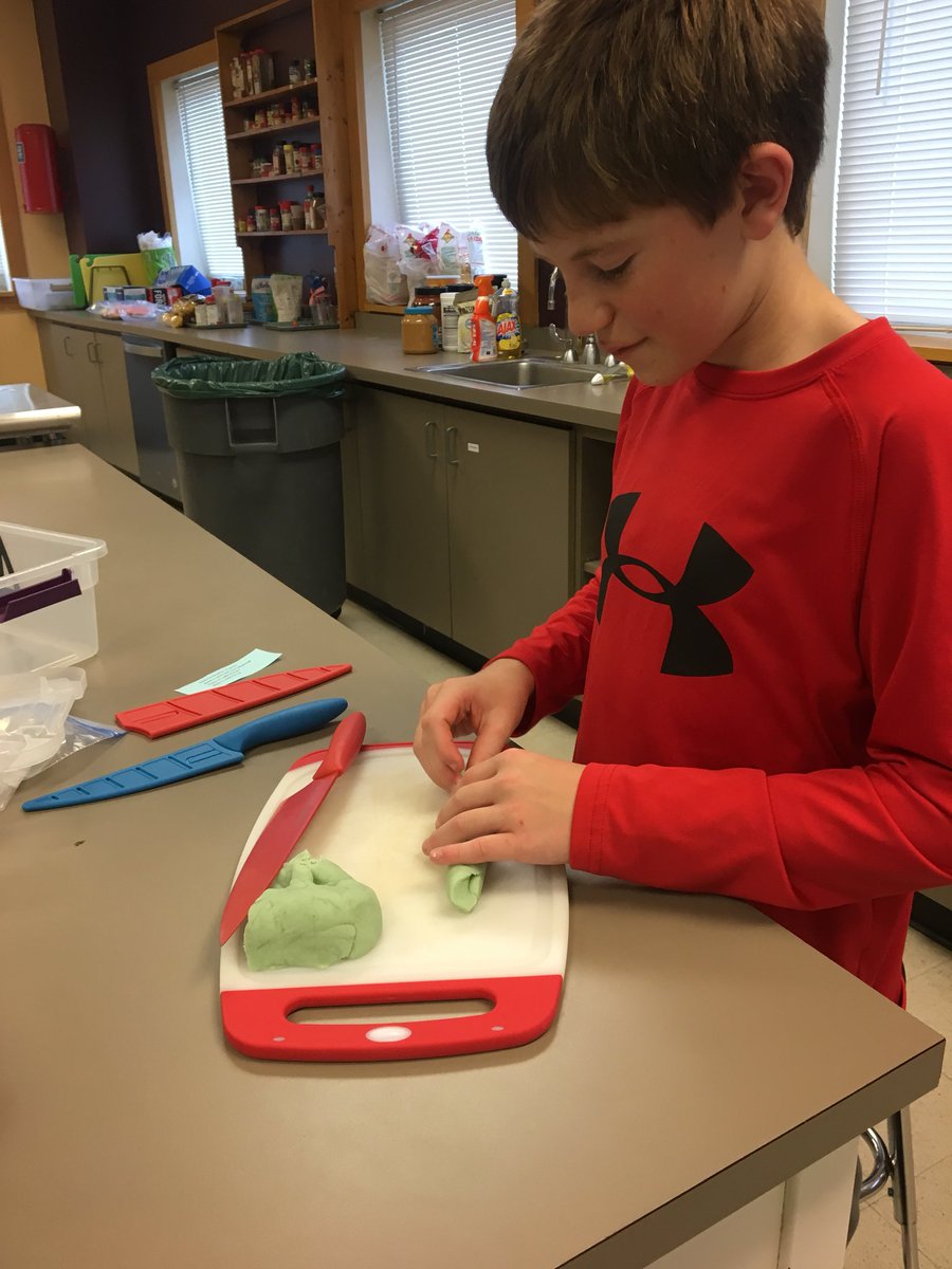 mrs_eschman's tweet photo. Summative knife skill assessment with home made playdough -#culinary1 @SKochPR @Kevin_Koeppen #prwic @PrairieRidgeHS @IndustryCareers https://t.co/chYxuqFZ0n