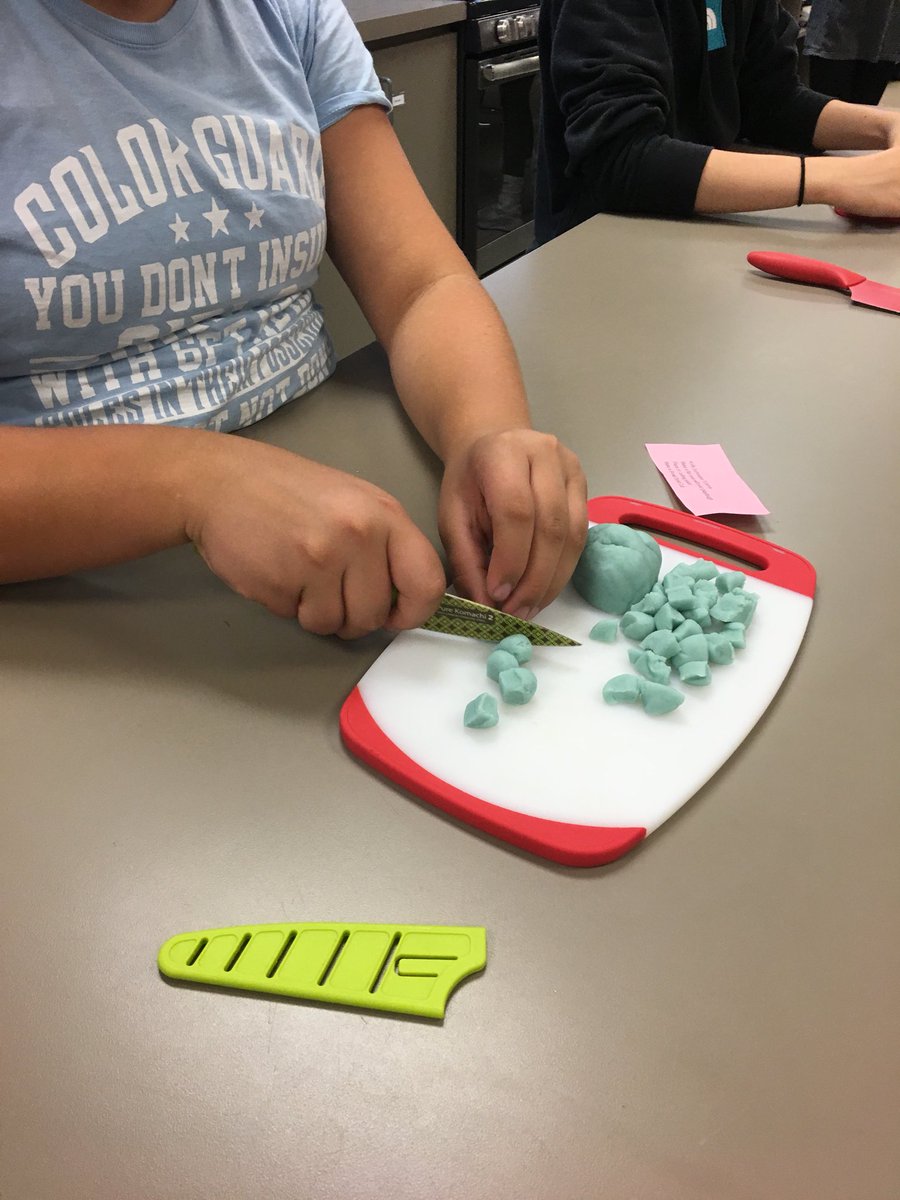 mrs_eschman's tweet photo. Summative knife skill assessment with home made playdough -#culinary1 @SKochPR @Kevin_Koeppen #prwic @PrairieRidgeHS @IndustryCareers https://t.co/chYxuqFZ0n