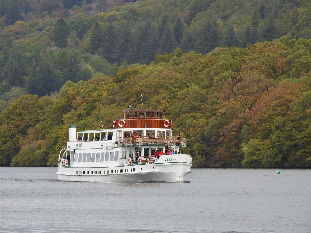 CruiseFerry's tweet photo. Cruising Autumn on Windermere https://t.co/PthXc9rSV9 https://t.co/DkRAAslDbK