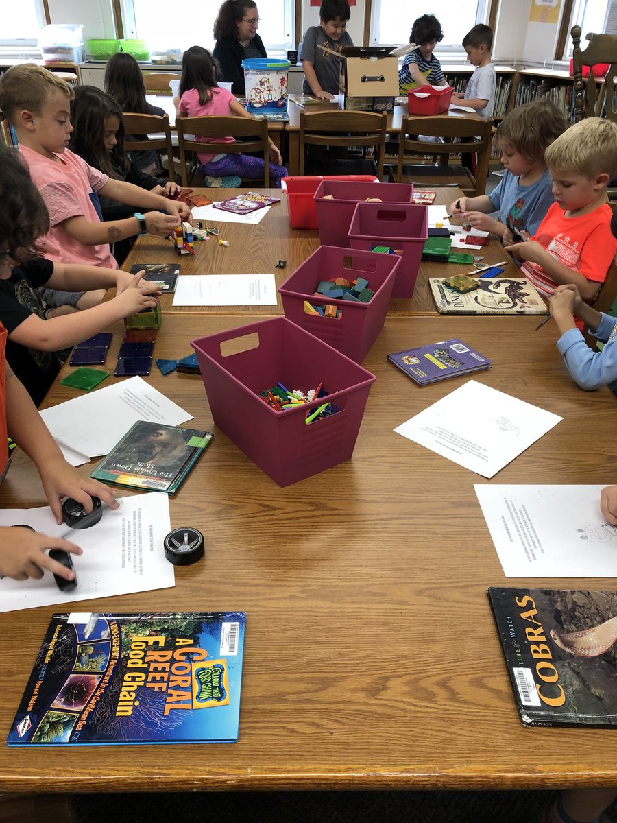 CorisaWalker's tweet photo. Thank you #vfee for funding a grant that supports our #makerspace initiative. Here our students are engaged in the design process. @PrincipalFNB https://t.co/zk5dBvEa9H