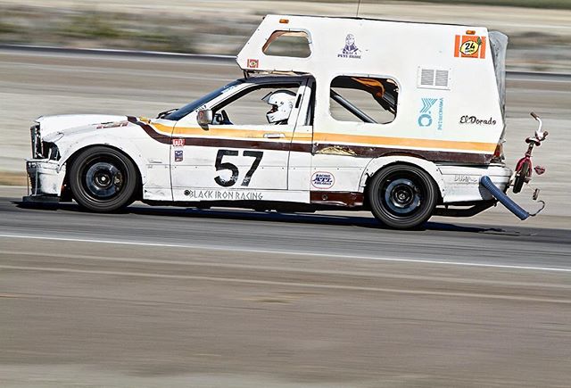 24hoursoflemons's tweet image. The racin’ camper, fresh from the @TheHoonigans#donutgarage, back in its natural element on track. #24hoursoflemons #buttonturrible #lemonsworld#buttonwillowraceway #bmw #e36