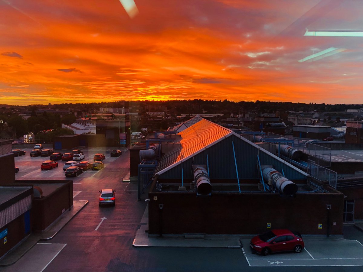 jsimpsonijs's tweet photo. Stunning sunset today from Influential Towers window #influentialsoftware #Maidstone https://t.co/GVv1CUgNzQ