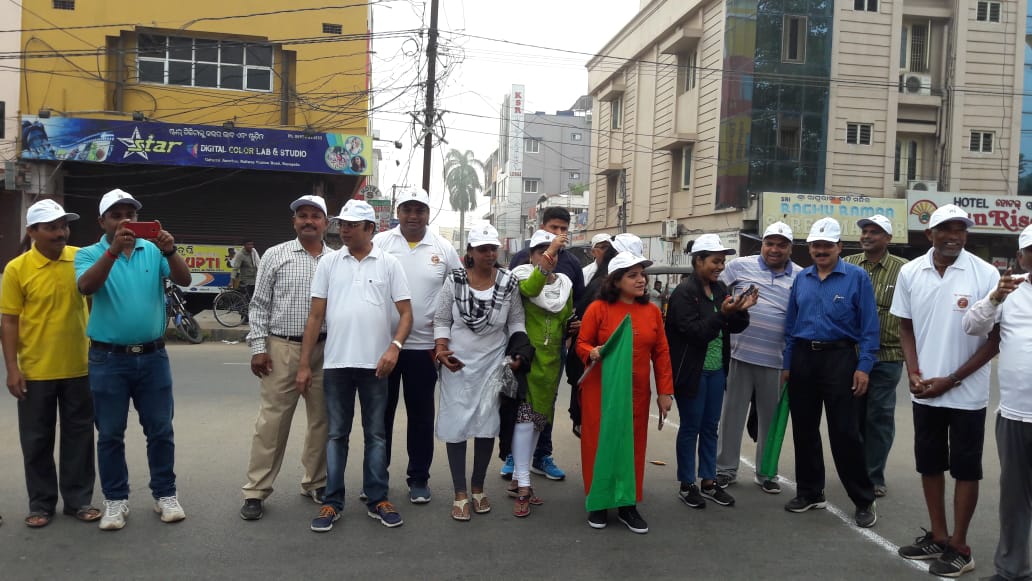 Mini Marathon organised on the eve of Swachhta Hi Seva Campaign 2018 for Ladies n Gents and Walkathon for Senior Citizens. Collector cum DM Flagged off the event in presence of Dist Level officials <a href="/sbmodisha/">SBMODISHA</a> <a href="/paramiyer_/">Param Iyer</a> <a href="/PRDeptOdisha/">Panchayati Raj and Drinking Water Department</a> <a href="/SwachhRayagada/">Swaccha Rayagada</a>