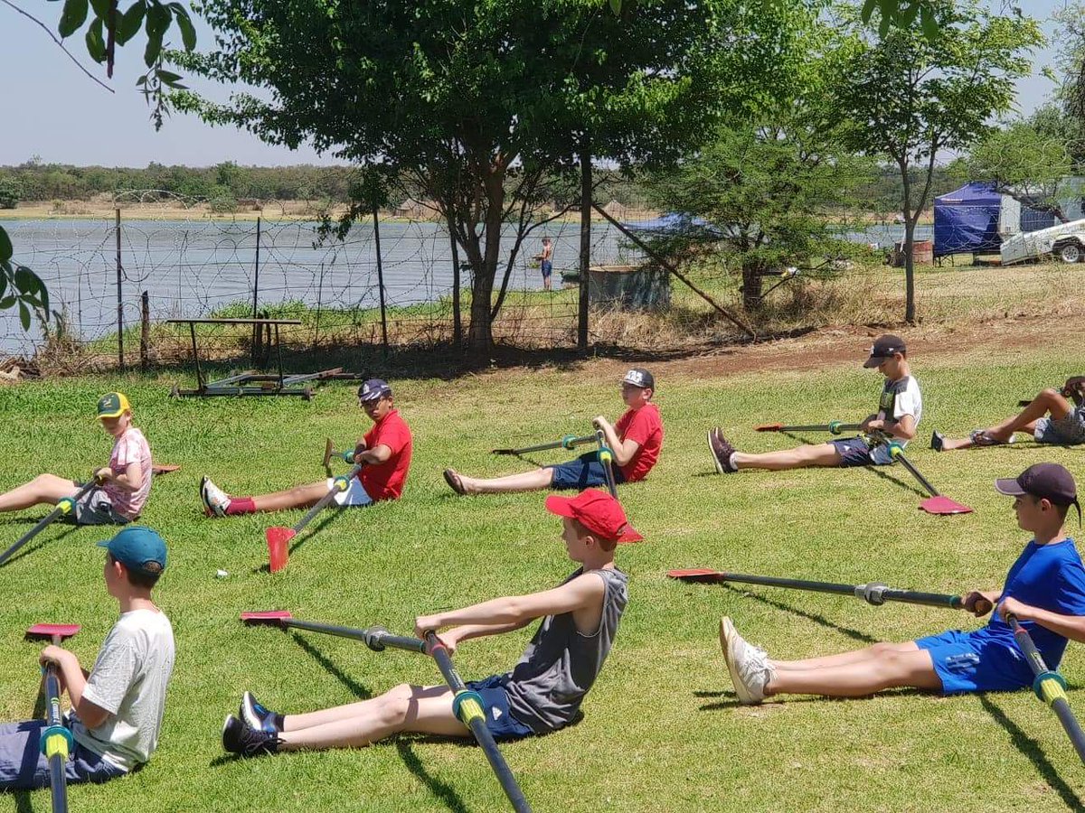 KingEdVIISchool's tweet photo. #RedRowing Wonderful to welcome newbies to @KingEdVIISchool u14 group #redblades growing #redfuturebright @tr3v0r123 https://t.co/AY3AD9bofi