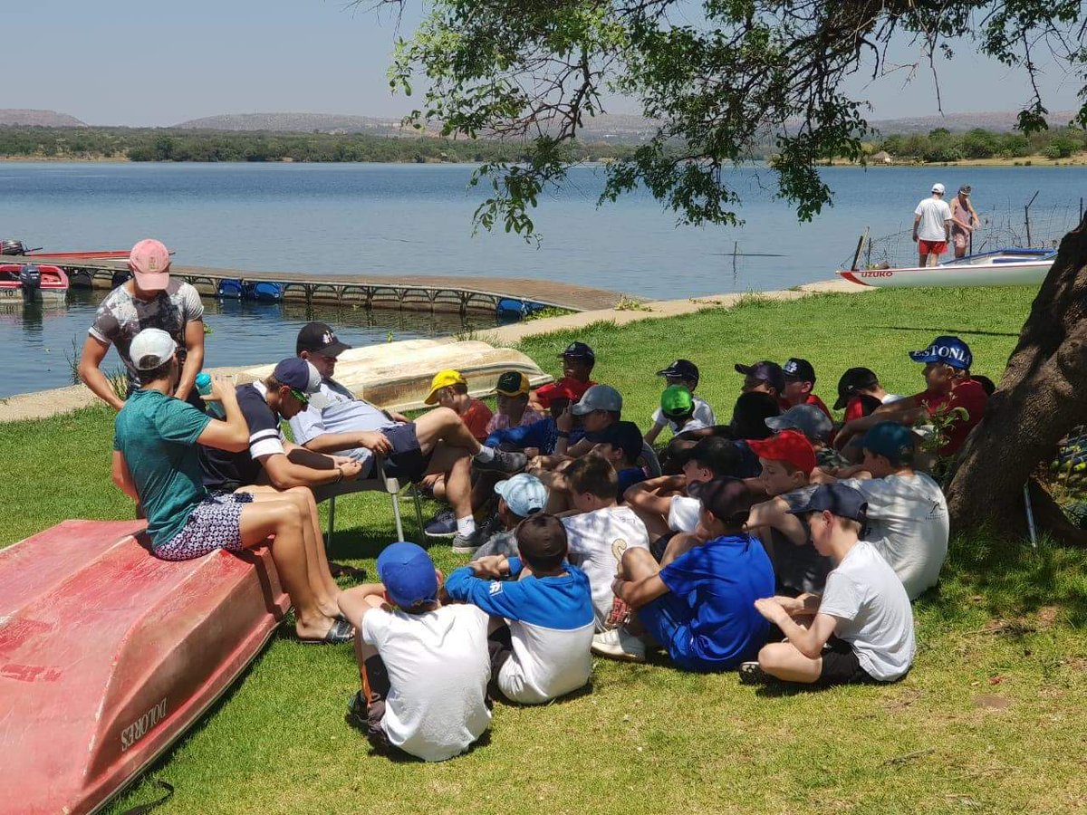 KingEdVIISchool's tweet photo. #RedRowing Wonderful to welcome newbies to @KingEdVIISchool u14 group #redblades growing #redfuturebright @tr3v0r123 https://t.co/AY3AD9bofi