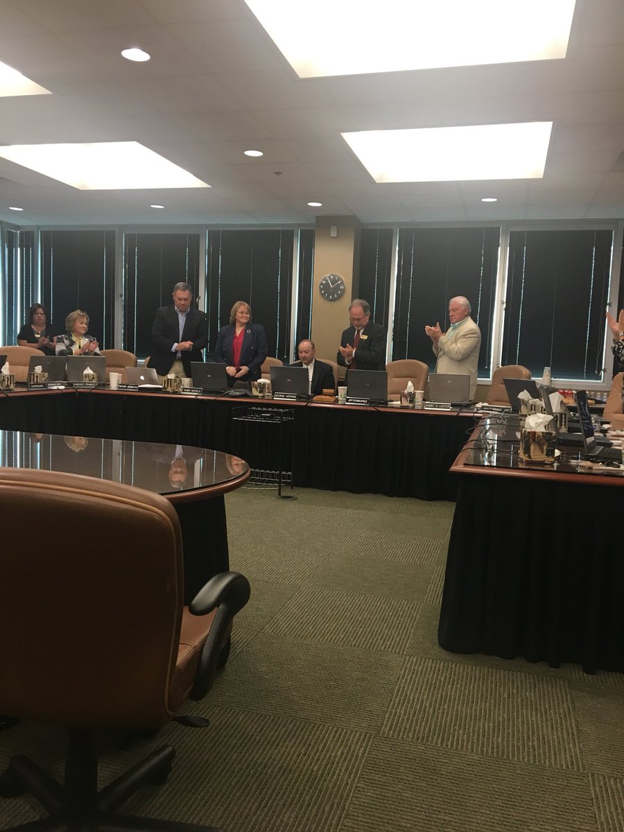 MikeWickline's tweet photo. ATRS executive George Hopkins gets an ovation from his trustees after he announced his plans to retire by the end of this year, though several trustees said they want him to stay #arpx https://t.co/QIS2Km08CM