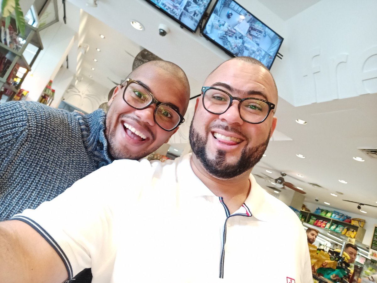 VictorDOH's tweet photo. #Uuummm qué rico huele!!! (@ Café Deli-Cious in New York, NY) https://t.co/rd4A2aqLzR https://t.co/KavQrsSjPw