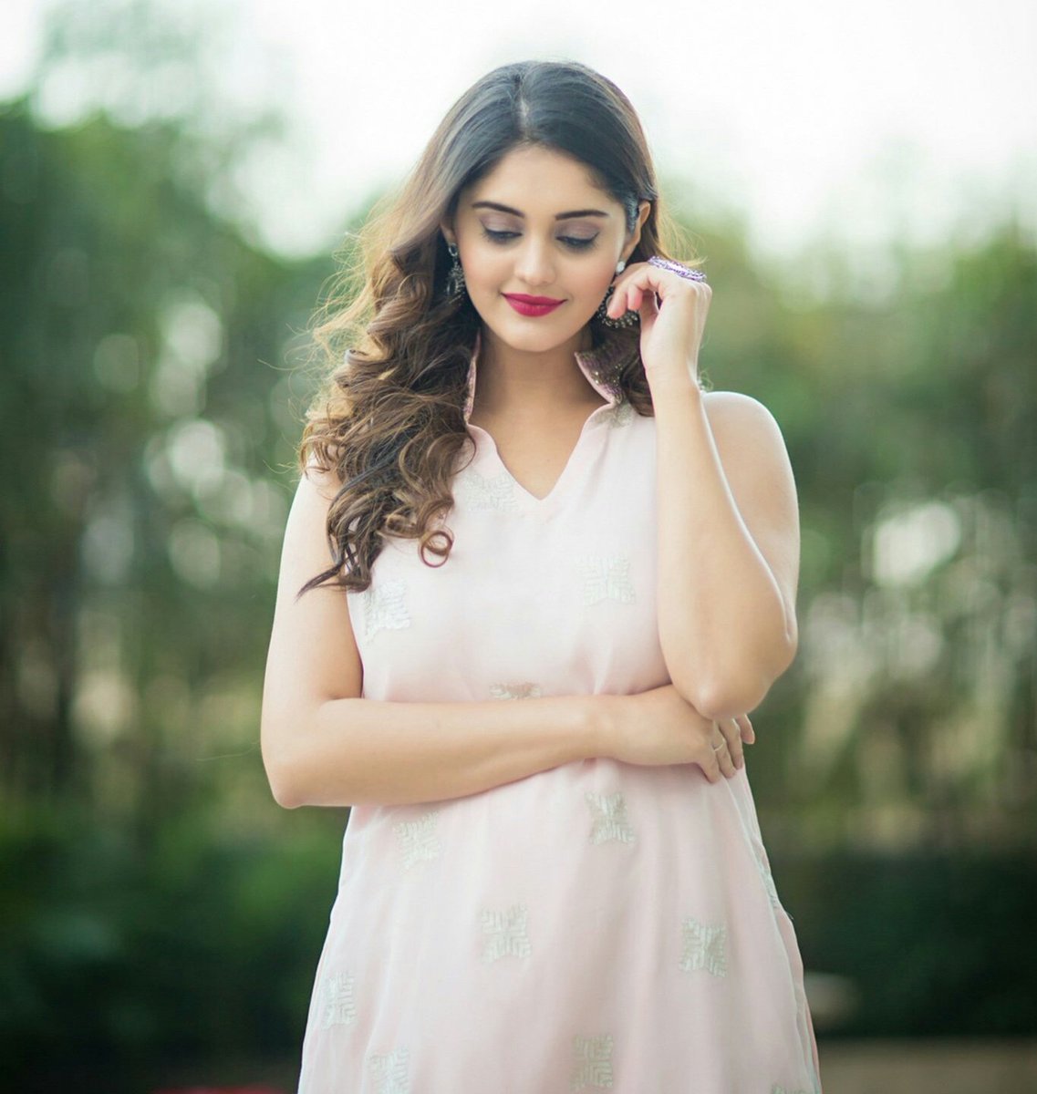 SurabhiFans's tweet photo. Few more pics of Gorgeous Beauty @Surbhiactress from her recent photoshoot 😍😘👌 https://t.co/PSF7zPNViM