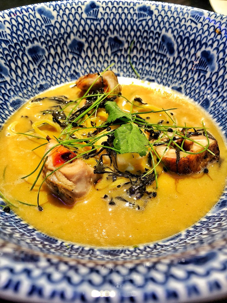 andreamchef3's tweet photo. StreetXO LONDRES🇬🇧- después de ir a DiverXO nos prometimos probar la versión más gamberra de @Dabizdiverxo . Para poder probar un poquito de todos los platos escogimos el menu de 70€ donde probamos Socarrat,Gyozas,Ramen,Ostras entre otros...100% recomendable https://t.co/Zn77N7iNVI