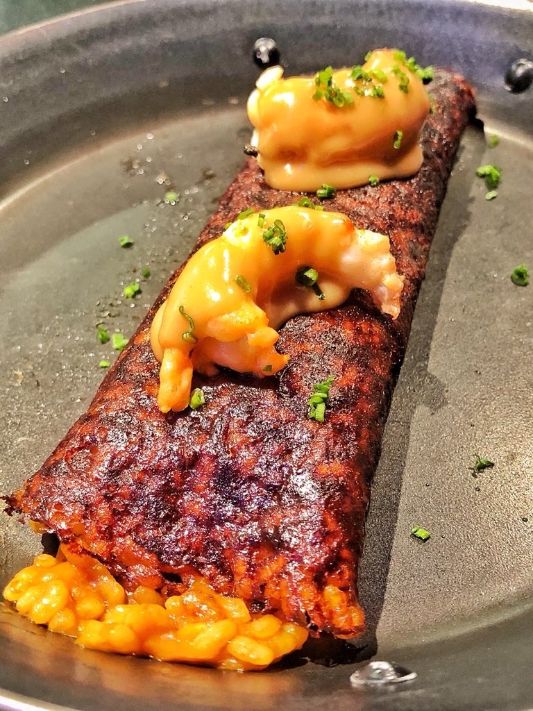 andreamchef3's tweet photo. StreetXO LONDRES🇬🇧- después de ir a DiverXO nos prometimos probar la versión más gamberra de @Dabizdiverxo . Para poder probar un poquito de todos los platos escogimos el menu de 70€ donde probamos Socarrat,Gyozas,Ramen,Ostras entre otros...100% recomendable https://t.co/Zn77N7iNVI