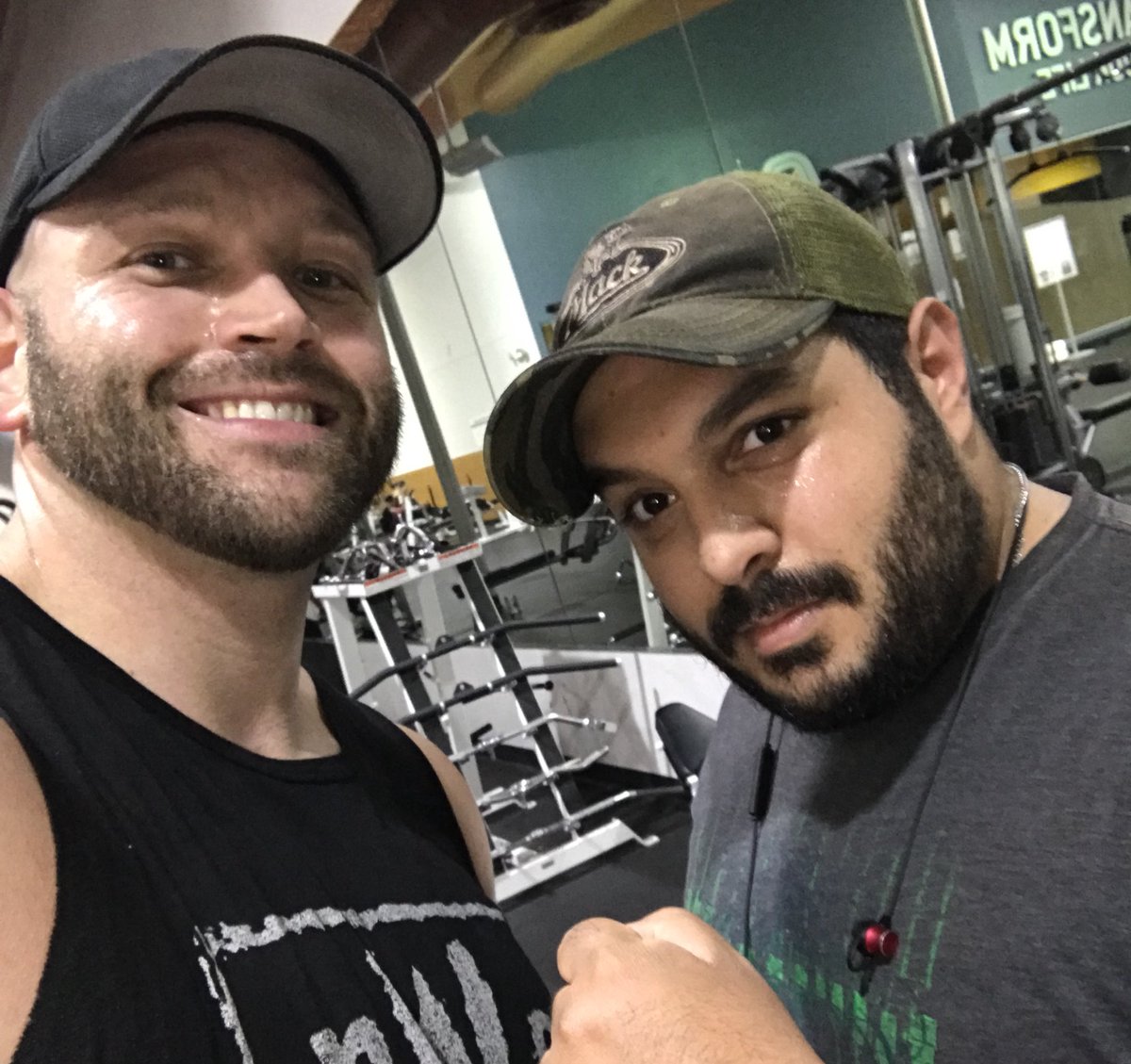 SamAdamPT's tweet photo. @PierreAbernathy @StiffRoboGinger @Pistol_Danger look who I ran into today #OG #EricD #Aardvark https://t.co/xm2dNn0GD6