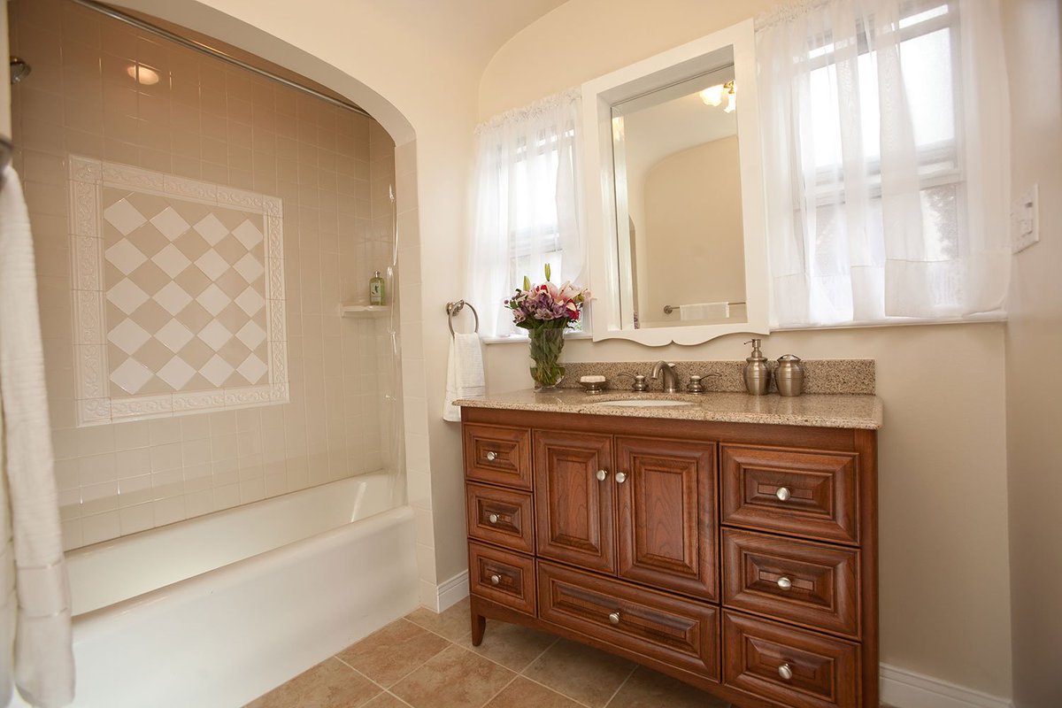 OneWeekBath's tweet photo. If you have questions about remodeling your bathroom, check out our FAQ page! #bathroomtips #bathroomtrends #bathroomdesign #bathroomremodeling #homedesign #bathroom #bathroomtransormation #OneWeekBath #homeremodeling #bathroomconstruction https://t.co/VJplSpbBHo https://t.co/sIj8WbXYFv