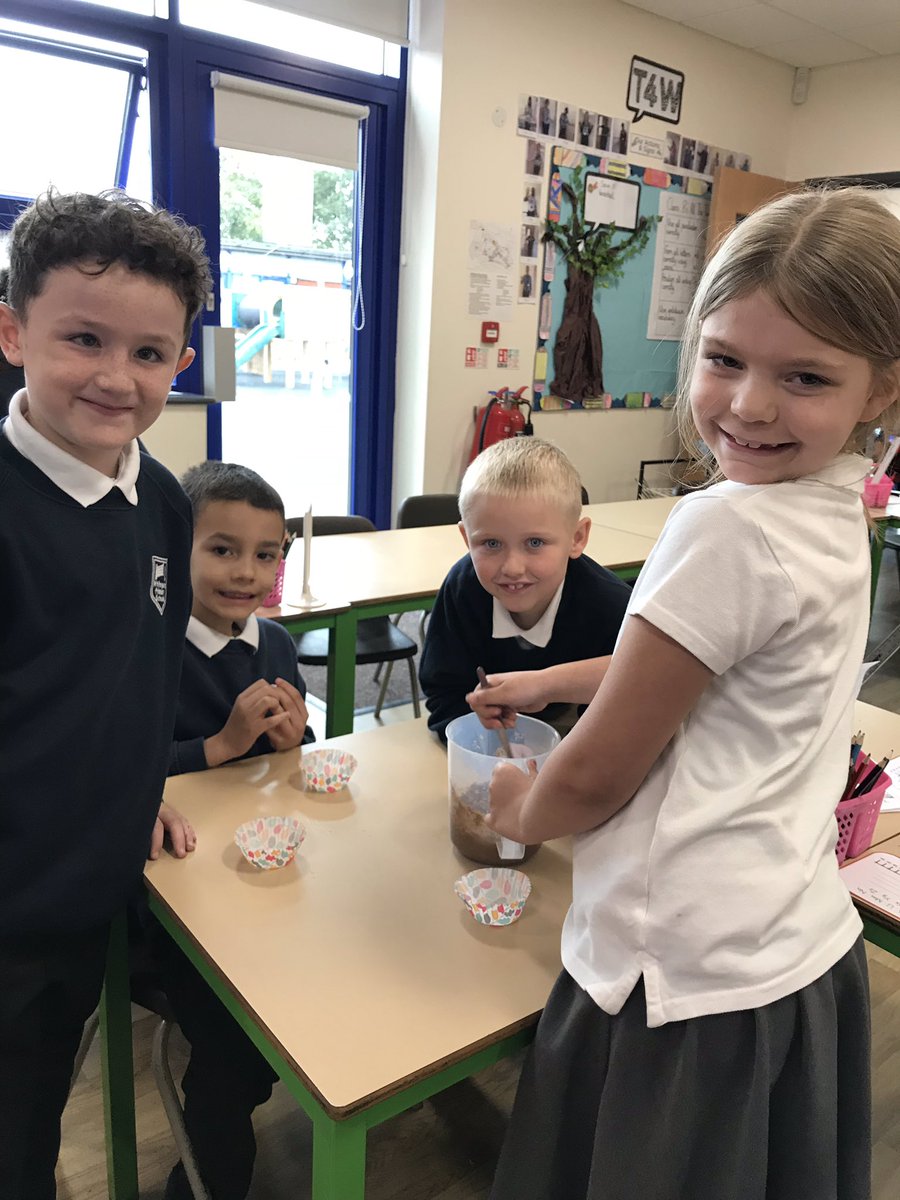 MissGavagan's tweet photo. Class 8 loved experiementing with chocolate.... and eating it! π π« #solidtoliquid #science #foodforthought #topic @WhitegateSch https://t.co/NjL8iqSCri