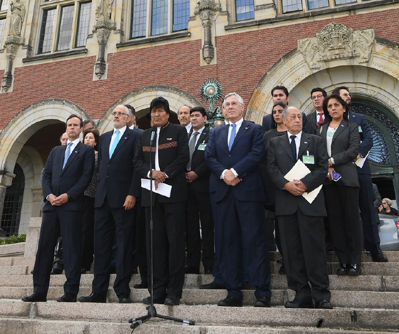 evoespueblo's tweet photo. Saludamos al pueblo boliviano. Este #1Oct será recordado en la historia de la región. Escuchamos atentamente el informe de la #CIJ, que si bien no establece una obligación a #Chile de negociar, sí invoca a seguir dialogando por una salida al océano Pacífico para #Bolivia. https://t.co/3fTF2mwdcW