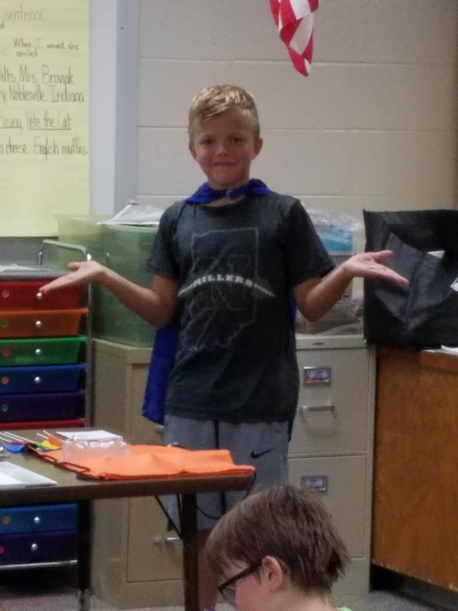 MrsBroviakClass's tweet photo. Some Vectren superhero poses! #EnergySafeKids #Vectren https://t.co/R3gwTFIsjN