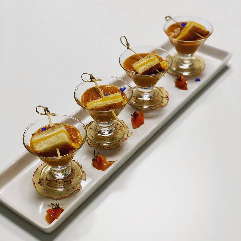 SeattleBrideMag's tweet image. Tuxedos &amp;amp; Tennis Shoes Catering &amp;amp; Events at it again with the delectable hors d'oeuvres! Join us this Sunday at Seattle Bride's Urban Unveiled 2018 and taste some of their delicious creations!

Tickets available at uuseattle2018.eventbrite.com!