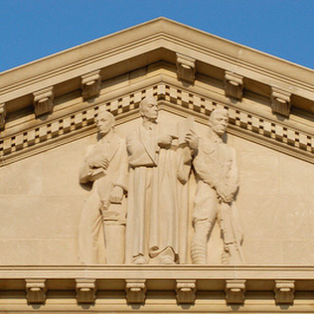 LSUGumbo's tweet photo. Happy Monday! Arenโt we ready for Fall Break this week? Letโs start off this short week with another #monumentmonday ๐ Let us know in the comments if you know this LSU monument! ๐ง
#monday #lsugumboyearbook #guess #comment #almostfallbreak https://t.co/VtZqyDaix3
