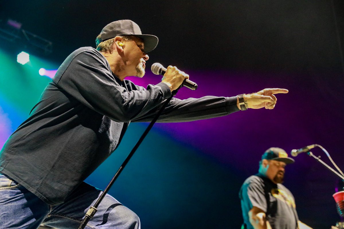 Rocked out with some fantastic old school punk rock courtesy of <a href="/Pennywise/">Pennywise</a> during the #ScallywagFest at <a href="/WhiteRiverAmp/">White River Amp</a>!