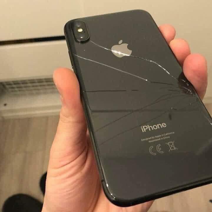 ElGolGarracol's tweet image. Una amiga compró un iPhone Xs  y por un descuido su hijo le rompió el cristal, después de ver lo que cuesta arreglarlo, lo está regalando. Si alguien lo quiere avísenme por favor por DM. Tiene 7 años, es gordito, está en segundo grado, come lo que sea y hace mandados solito.