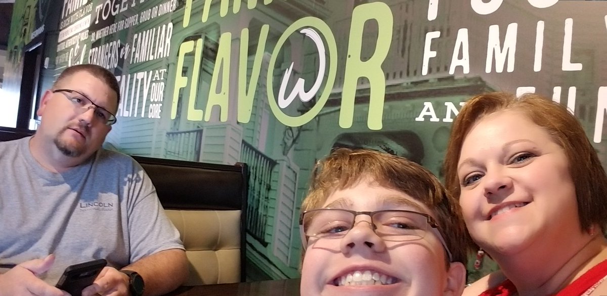 THawkins75's tweet photo. @Wahlburgers https://t.co/UrvoP2HO9c