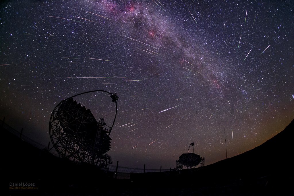IAC_Astrofisica's tweet photo. El @IAC_Astrofisica y los @OOCC_IAC celebran el 30 aniversario de la "Ley del Cielo" con una serie de actividades en el marco de la iniciativa #protegetucielo. 🔭https://t.co/q36ledYJxf 📷Daniel López (esta imagen fue @APOD de @NASA el 20/8/16 y es la 1ª de la serie #30cielos) https://t.co/MpDU5et10i