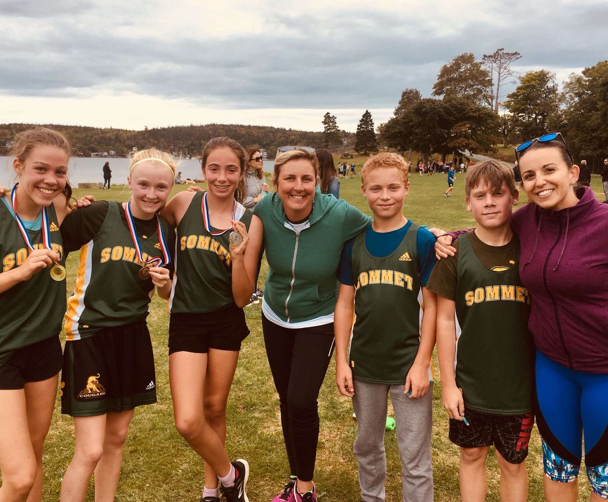 L'équipe de cross country de l'école a très bien représentée les Cougars à la première rencontre de NSSAF #or #argent #bronze Wow! #fiersdevous