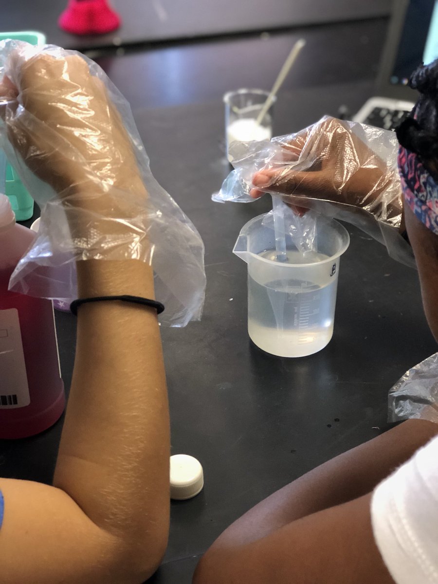 MsHolmes312's tweet photo. Lab today! #RCMSJOY https://t.co/2olTBZPk3e